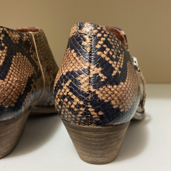 Chelsea & Violet Snakeskin pattern leather booties size 6.5 - Picture 7 of 11